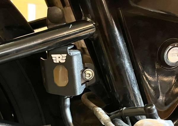 F70  Protector Deposito Liquido Freno Trasero TW 650 Interceptor y Continental Accesorios